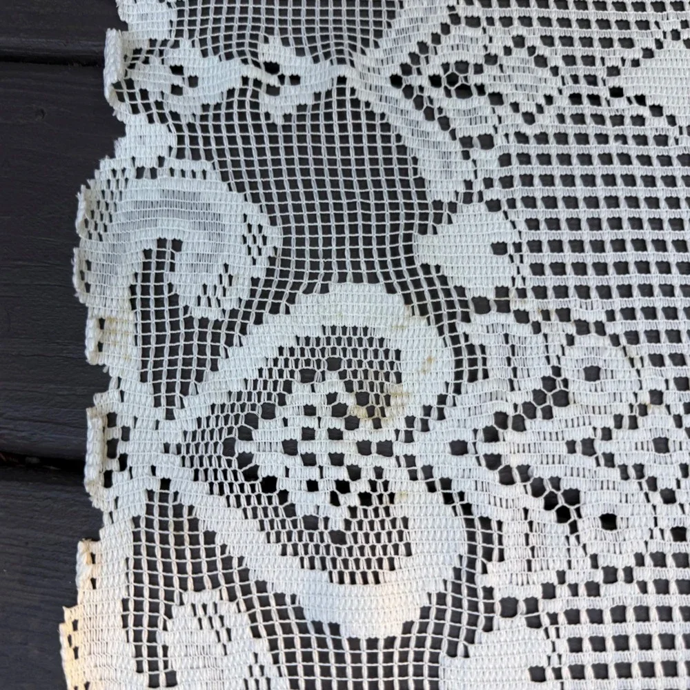 9.a.19 Vtg White Filet Lace Tablecloth Topper 39x41.5 Hearts Roses Floral Square